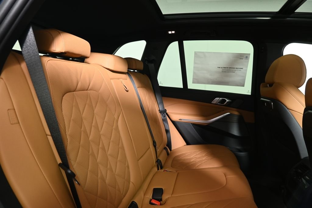 New 2026 Carbon Black Metallic BMW xDrive50e image 36