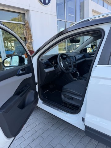 Certified Used 2023 Pure White w/Deep Black Roof Volkswagen SE image 3