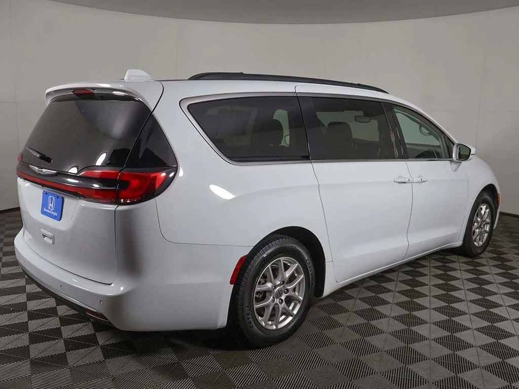 Used 2022 Bright White Clearcoat Chrysler Touring L image 10