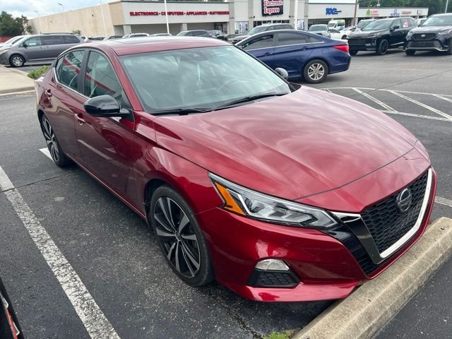 Used 2021 Red Nissan 2.5 SR image 2