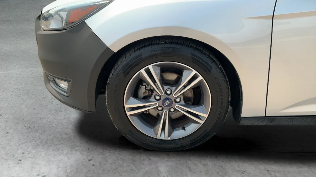 Used 2018 Silver Ford SE image 25