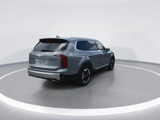 Used 2025 Silver Kia S image 11