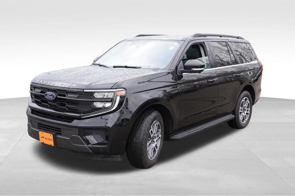 Used 2025 Agate Black Metallic Ford Active image 11