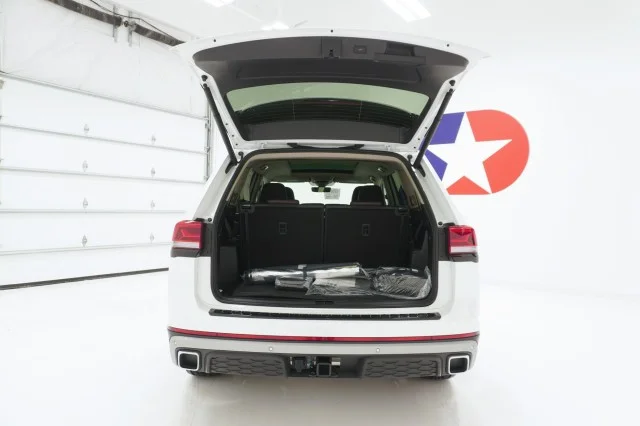 New 2026 Opal White Pearl Volkswagen 2.0T Peak Edition image 9
