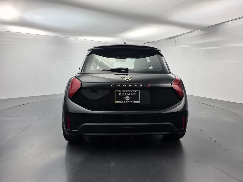 New 2026 Black MINI Signature Plus image 5