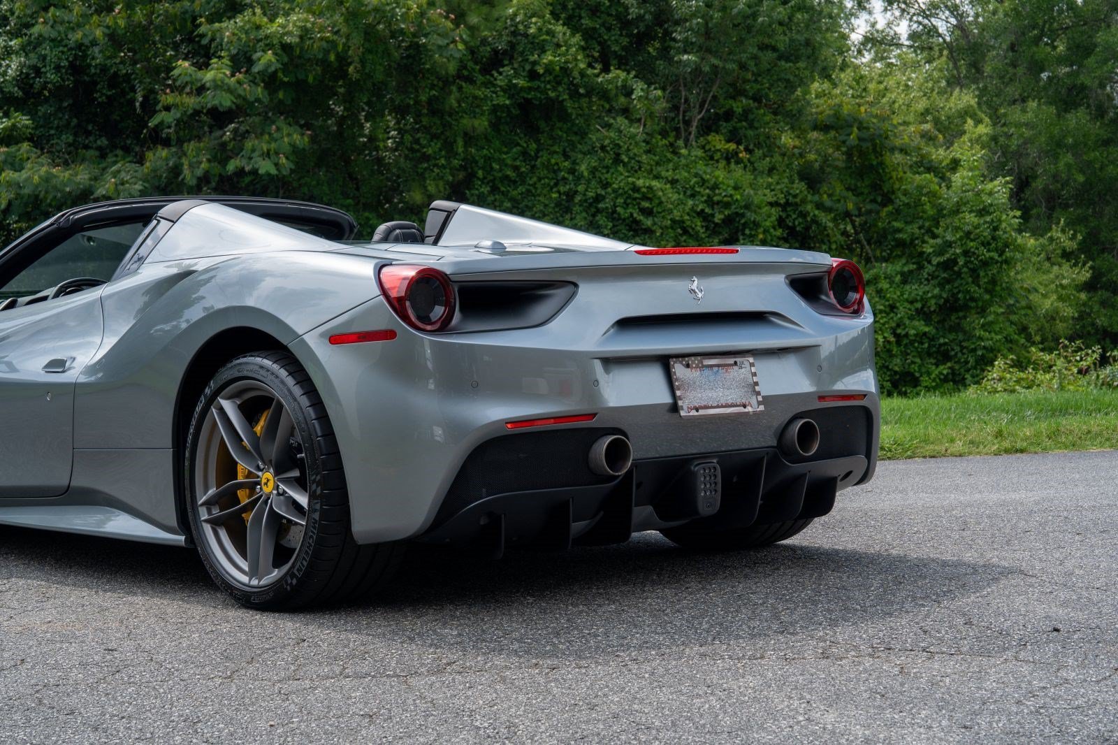 Used 2019  Ferrari  image 23