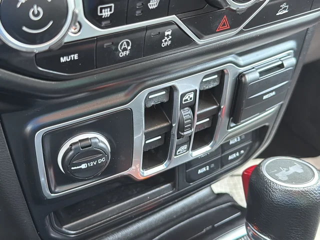 Used 2023 Red Jeep Sport S image 29