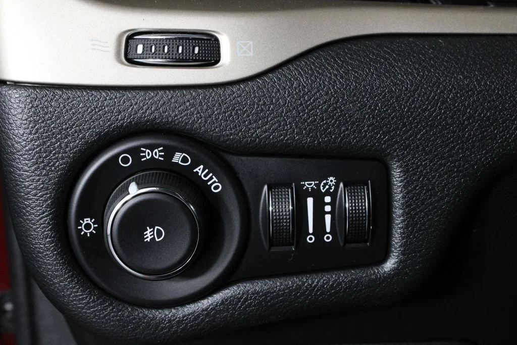Used 2015 Red Jeep Limited image 23