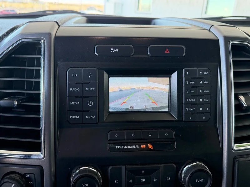 Used 2015 Ingot Silver Meta Ford XLT image 11