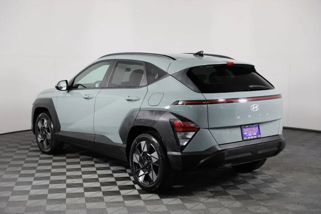 Used 2025 Green Hyundai SEL image 26