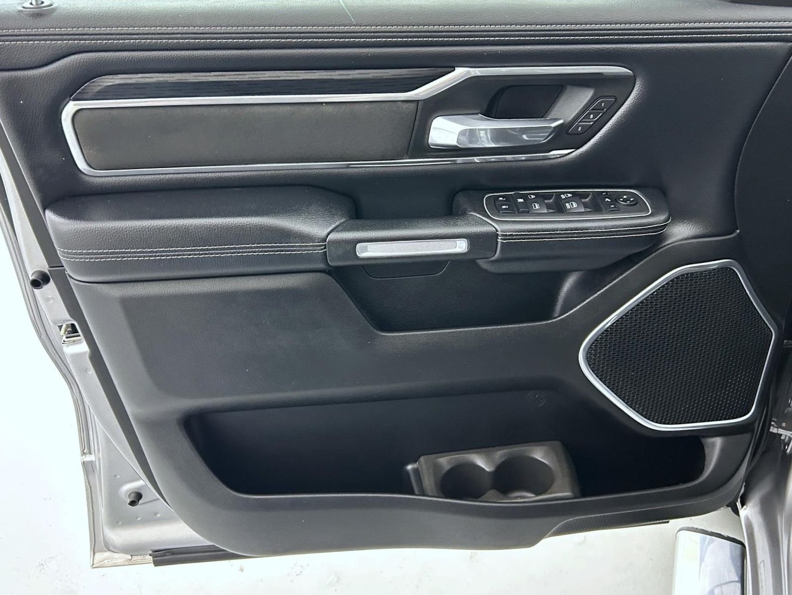 Used 2023 Silver Ram Laramie image 9