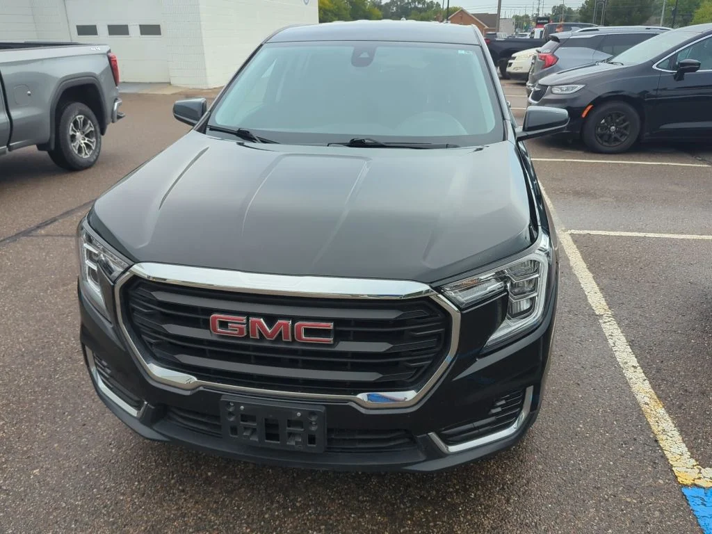 Used 2024 Ebony Twilight Metallic GMC SLE image 2