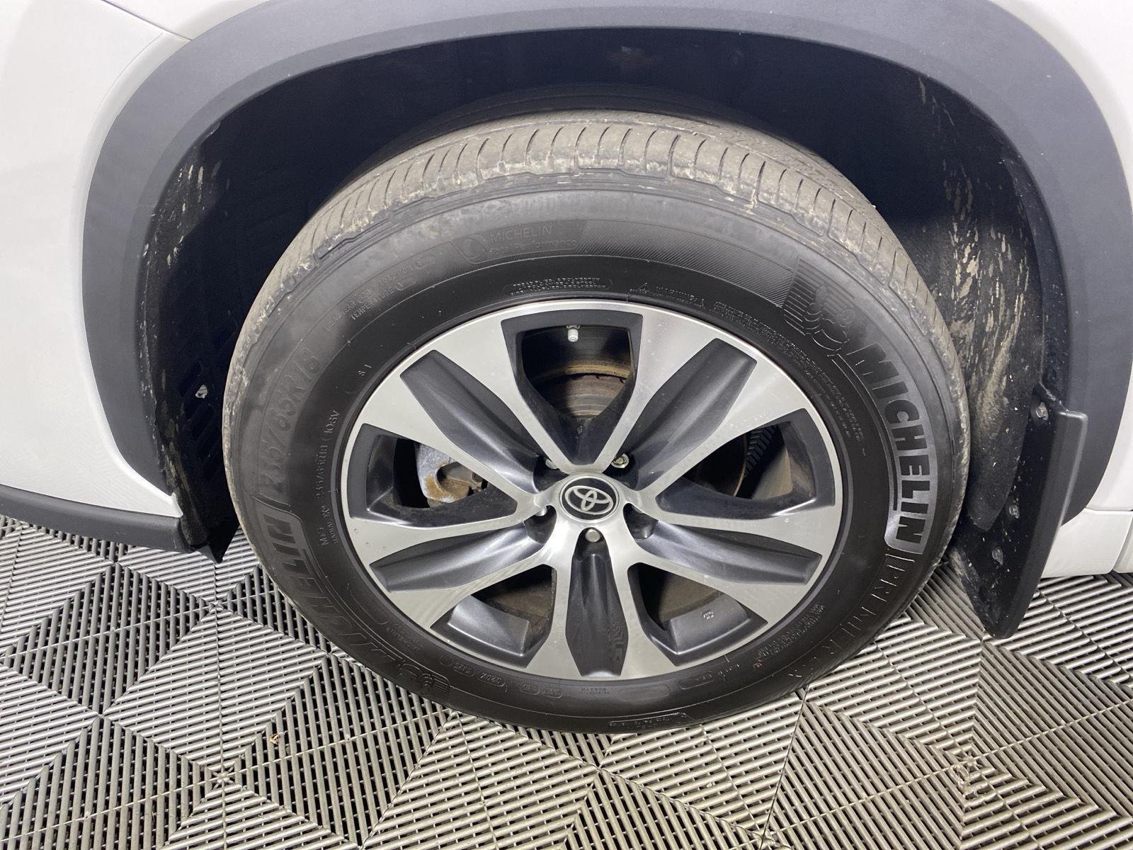 Used 2023 Wind Chill Pearl Toyota XLE image 12