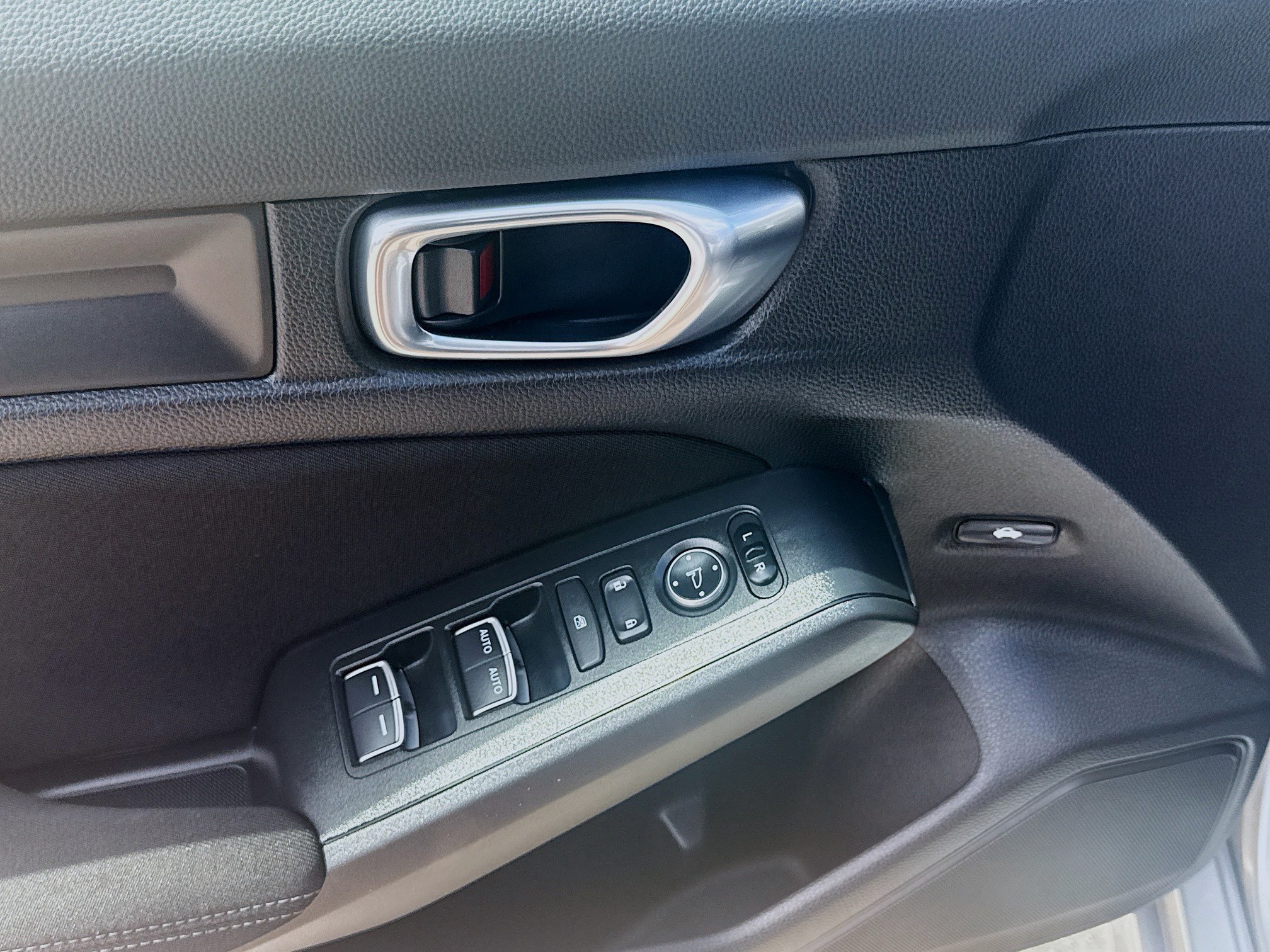 2025 Honda Civic LX - Photo 17