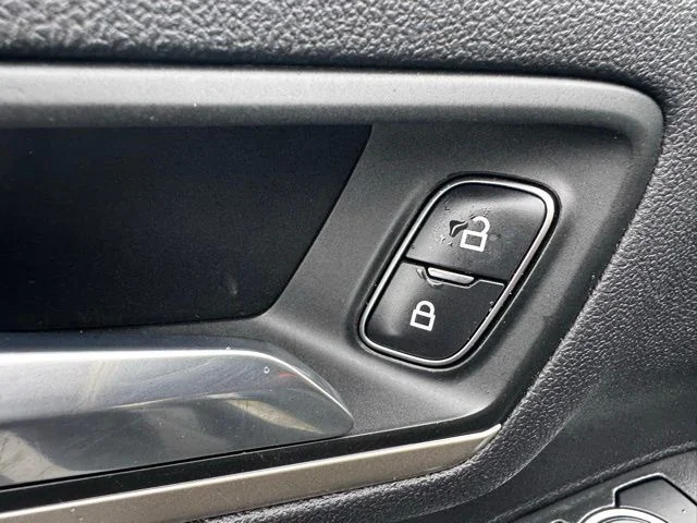 Used 2022  Ford SEL image 21
