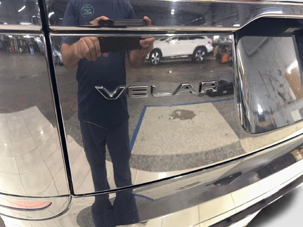 Used 2023 Black Land Rover R-Dynamic S image 25