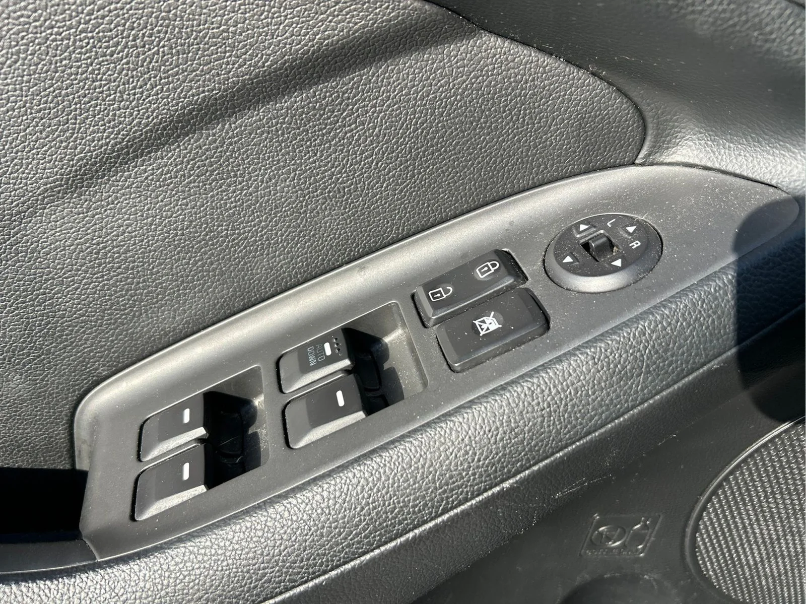 Used 2016 Clear White Kia LX image 23