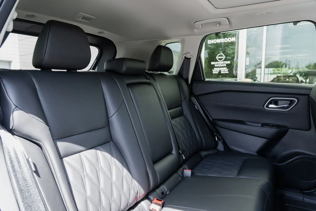 New 2026 Boulder Gray Pearl / Super Black Two-tone Nissan Platinum image 26