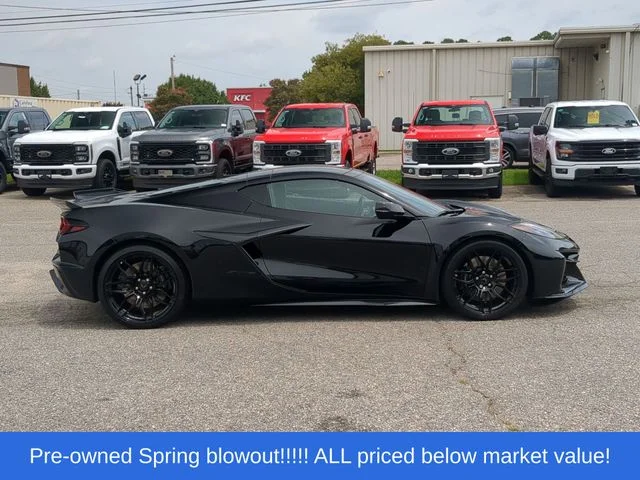 Used 2025 Black Chevrolet Z06 image 14