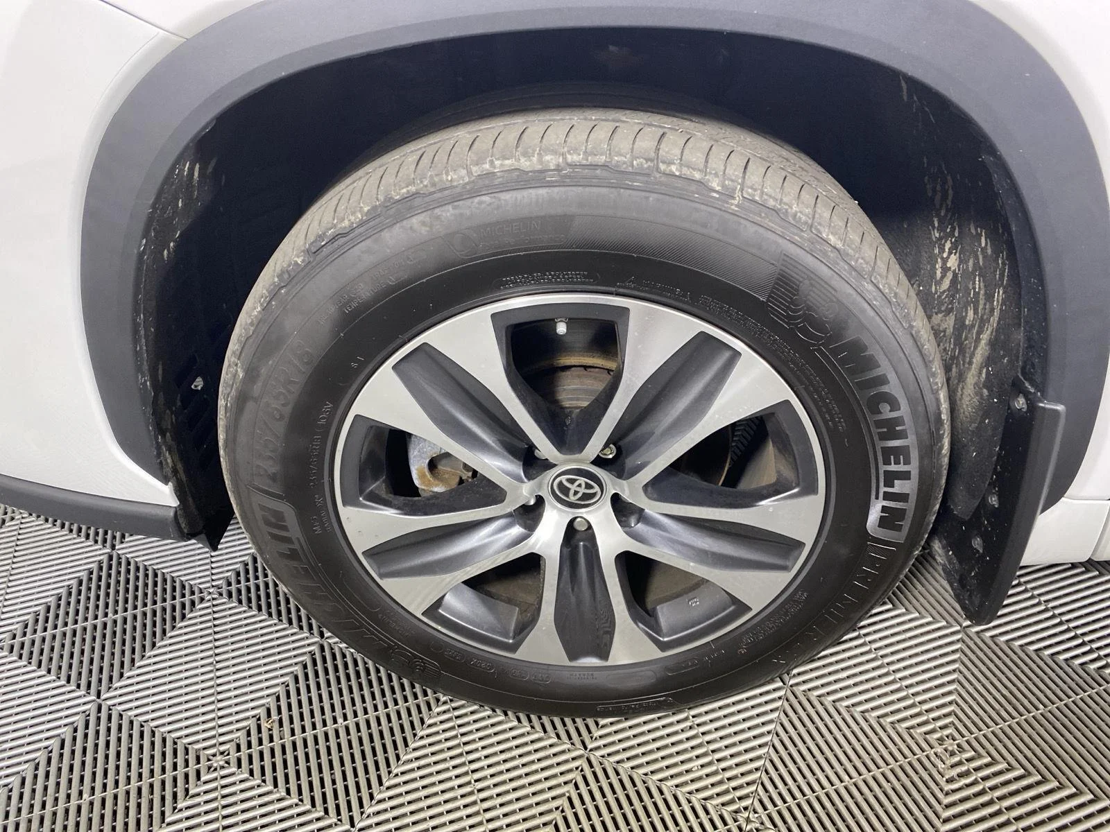 Used 2023 Wind Chill Pearl Toyota XLE image 12