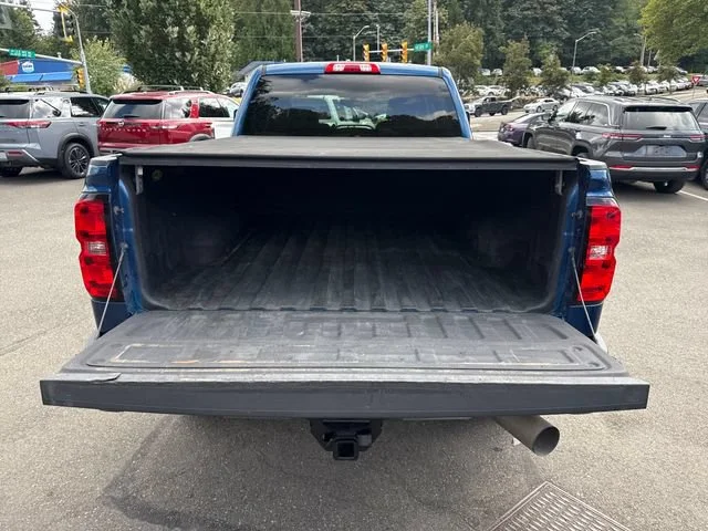 Used 2019 Deep Ocean Blue Metallic Chevrolet LTZ image 12
