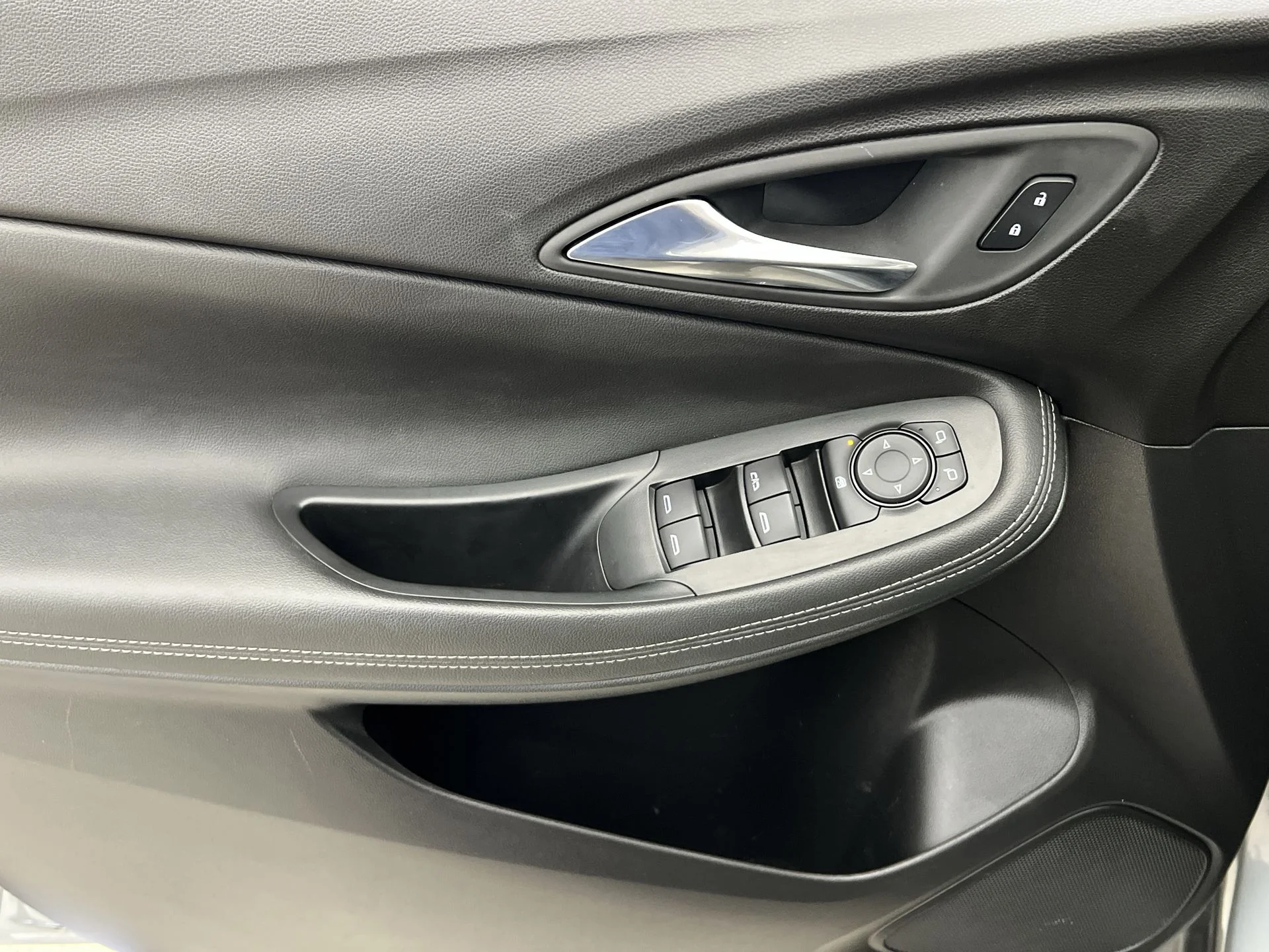 Used 2025 Gray Buick Preferred image 20