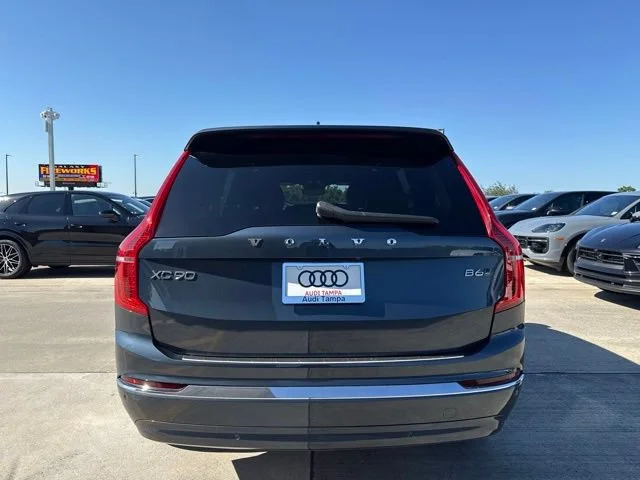 Used 2023 Denim Blue Metallic Volvo Ultimate image 4