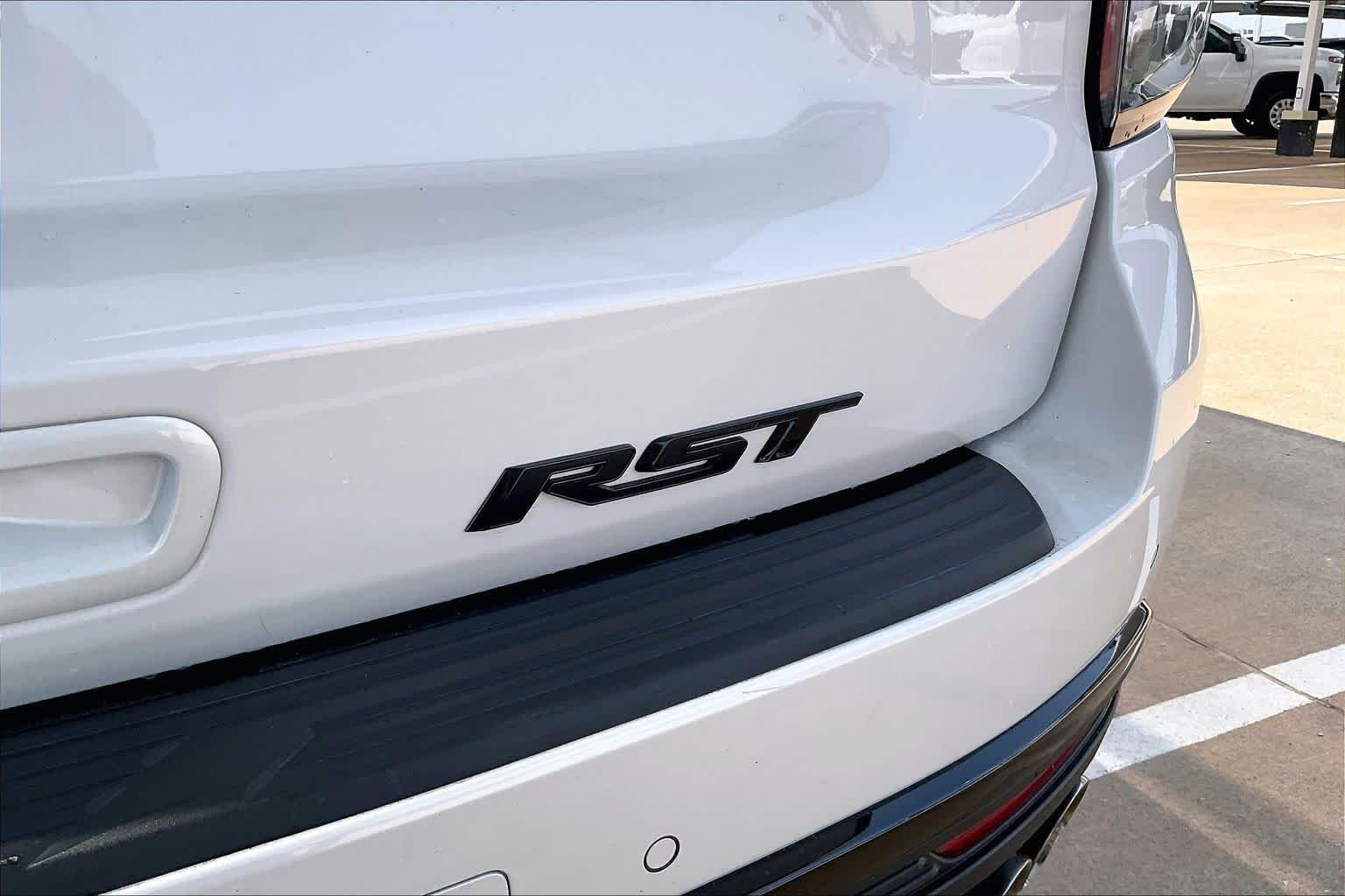 Certified Used 2024 Iridescent Pearl Tricoat Chevrolet RST image 10