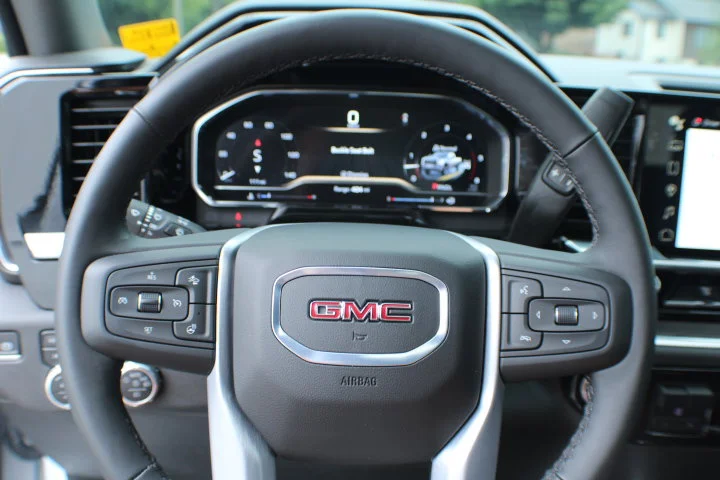 Used 2025 Summit White GMC SLT image 10