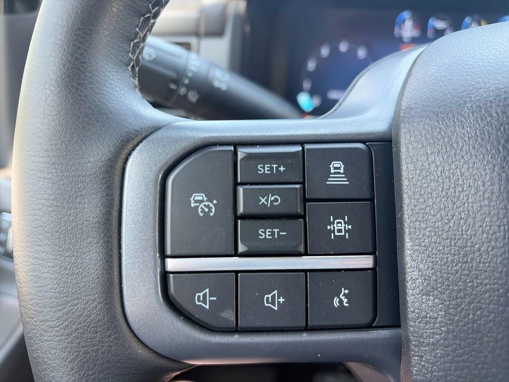 Used 2025 Silver Ford Lariat image 24