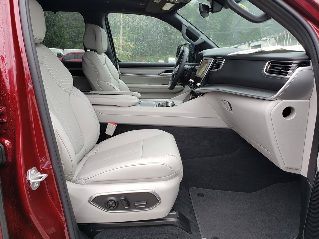 New 2026 Velvet Red Pearl-Coat Exterior Paint Jeep Limited Reserve image 19