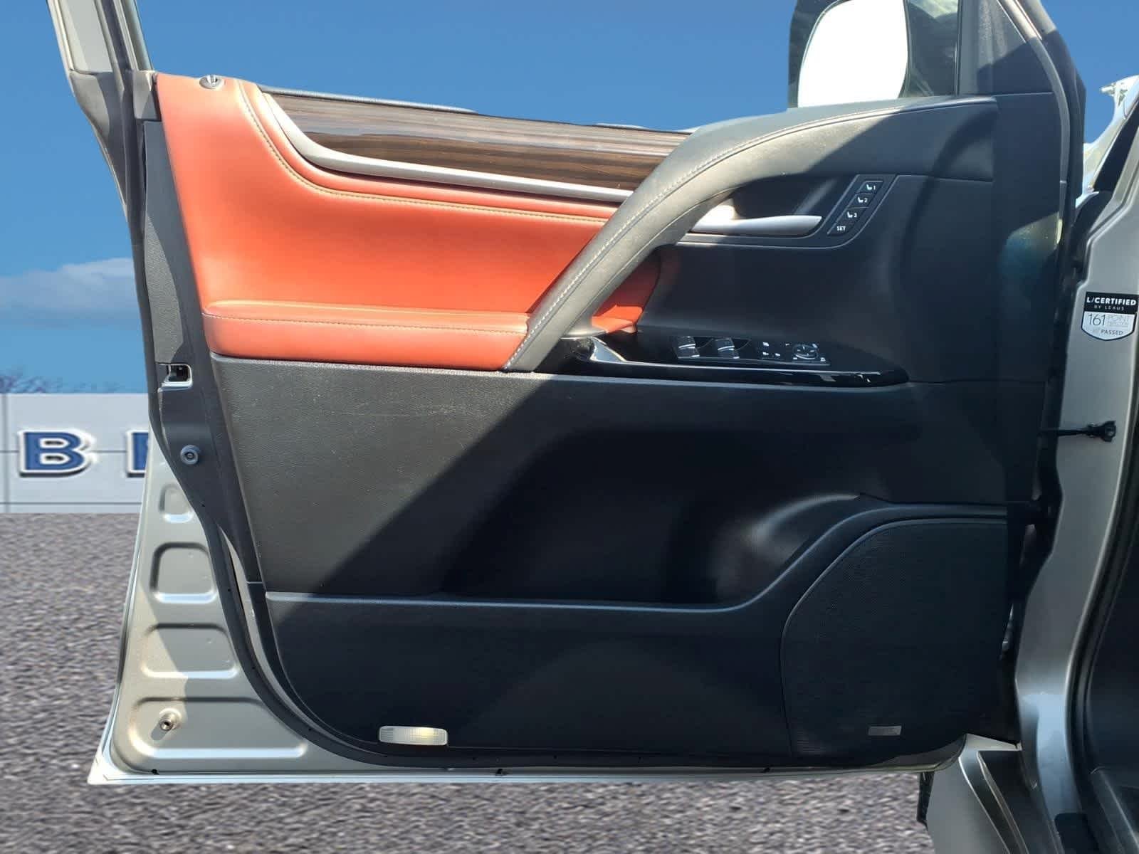 Used 2019 Atomic Silver Lexus  image 11