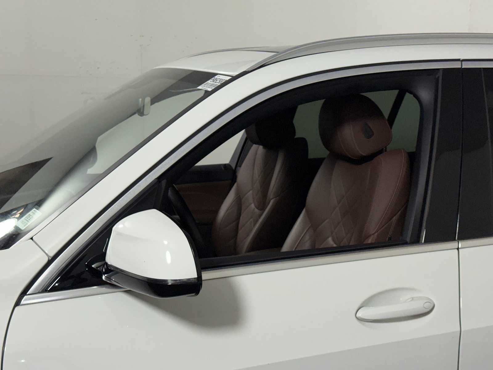 Certified Used 2023 Alpine White BMW xDrive40i image 29