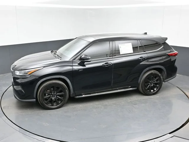Used 2021 Black Toyota XLE image 26