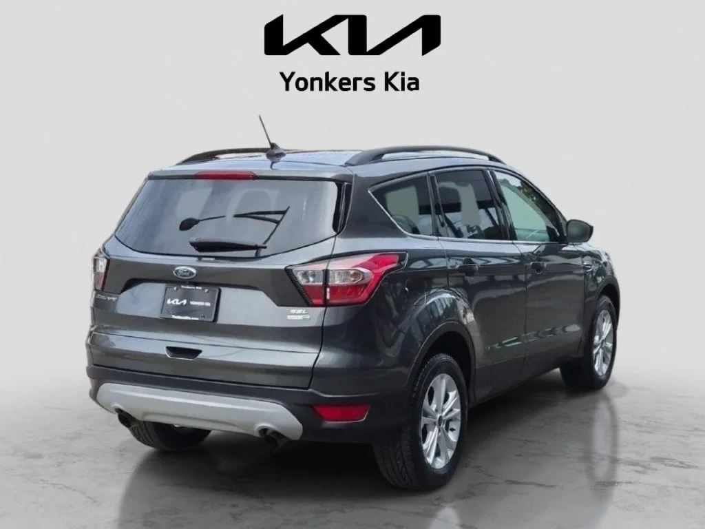 Used 2018 Gray Ford SEL image 5
