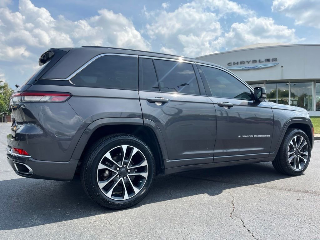 Used 2022 Gray Metallic Jeep Overland image 48