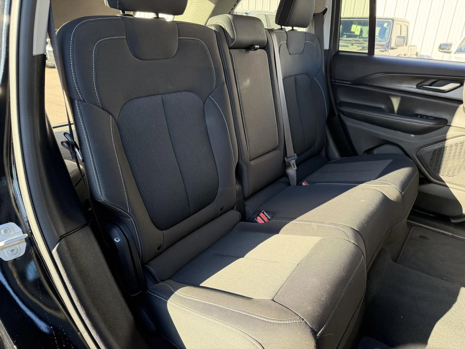 Used 2023 Diamond Black Crystal Pearlcoat Jeep Laredo image 21