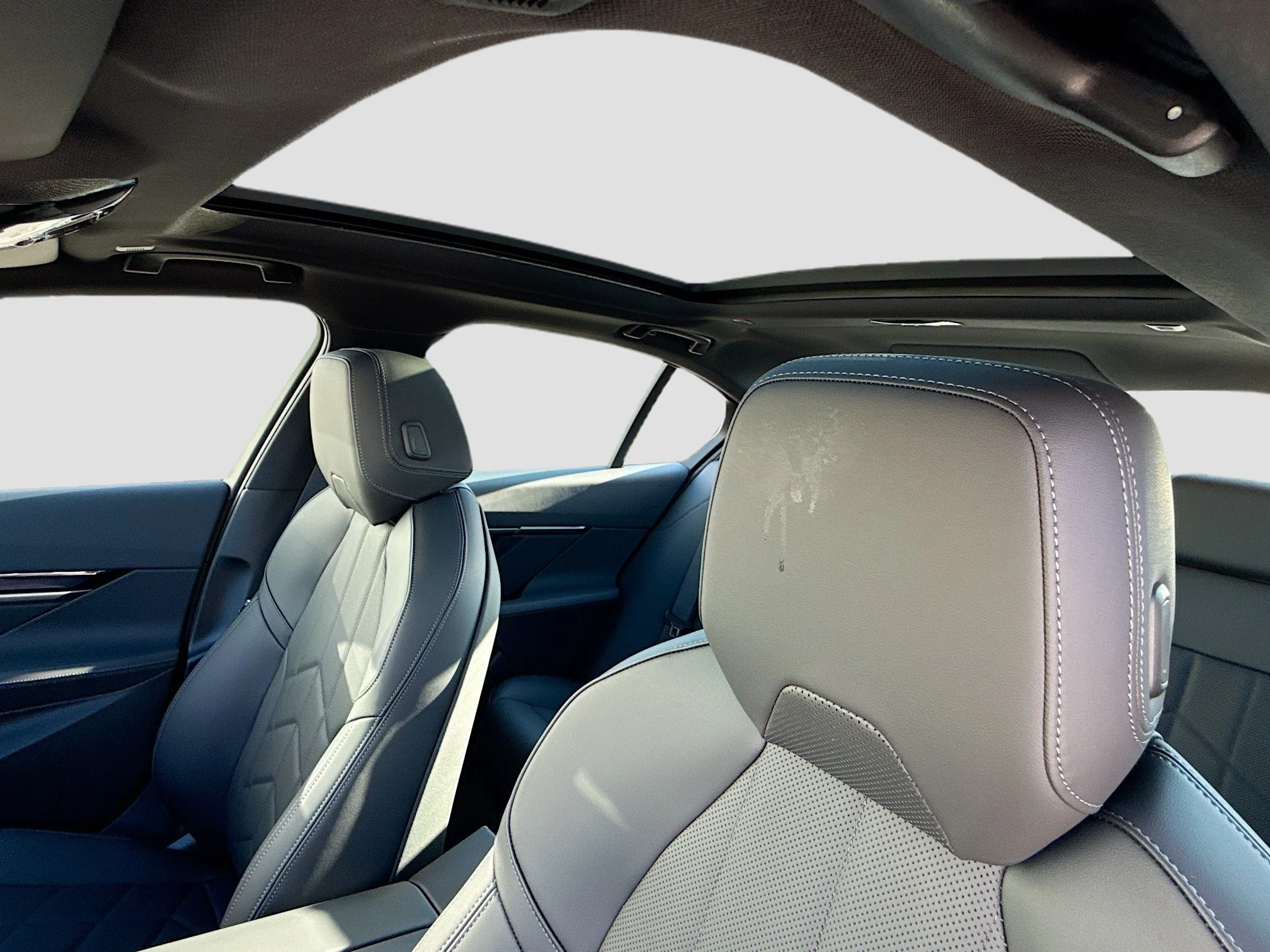 New 2027 Alpine White BMW 530i xDrive image 27