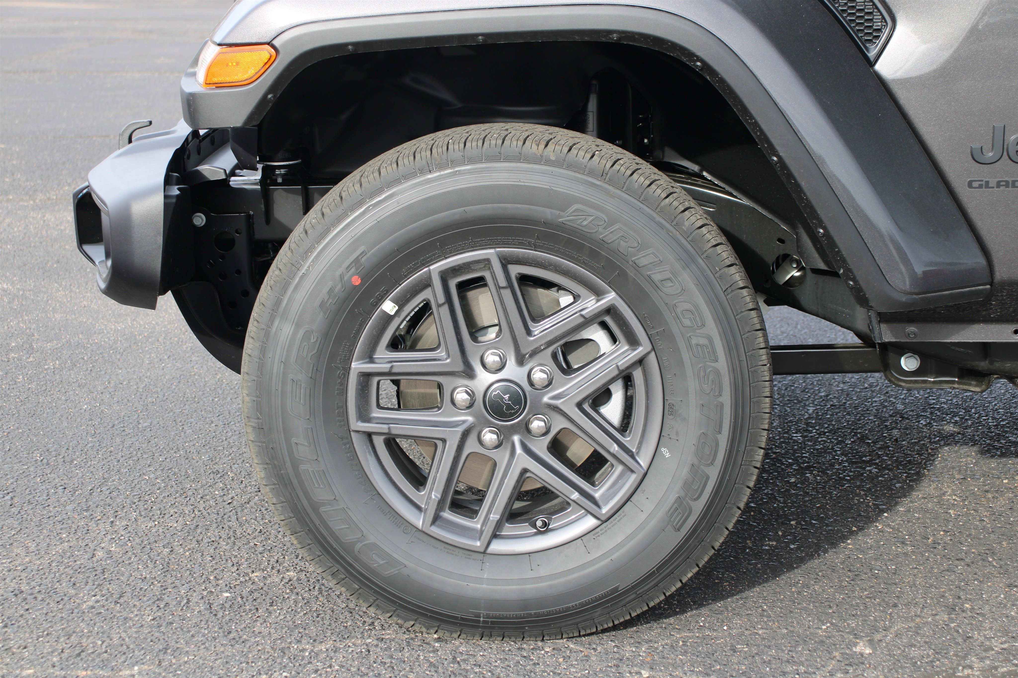 New 2026 Granite Crystal Metallic Clearcoat Jeep Sport S image 37