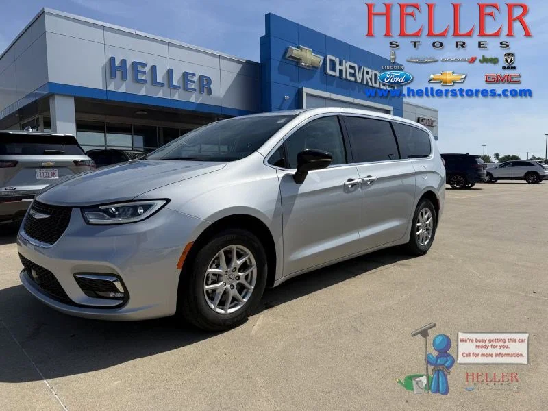 Used 2024 Silver Mist Clearcoat Chrysler Touring L image 1