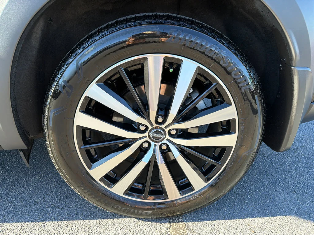 Used 2025 Black Nissan Platinum image 20