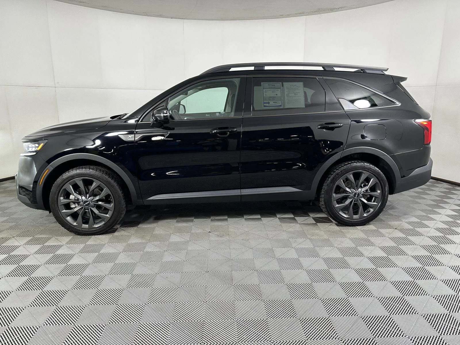 Used 2023 Ebony Black Kia X-Line SX Prestige image 5