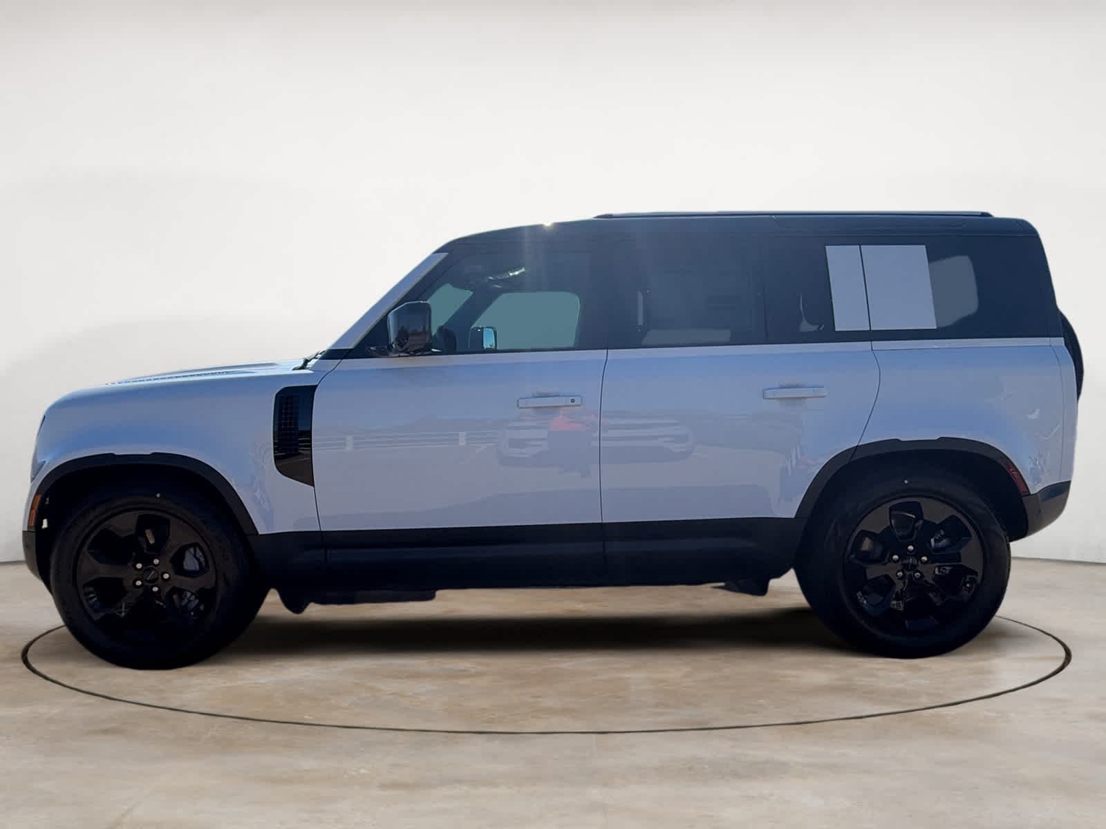 New 2026 Fuji White Land Rover S image 2