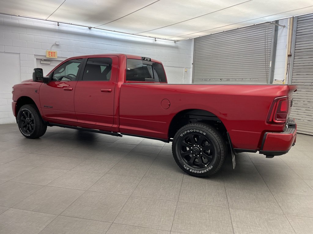 New 2026 Molten Red Pearl-Coat Exterior Paint RAM Laramie SRW image 8
