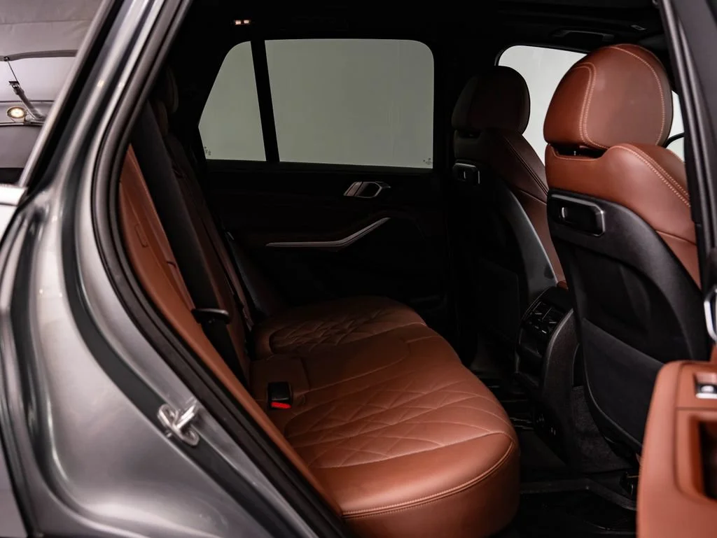 Used 2024 Skyscraper Grey Metallic BMW xDrive40i image 45
