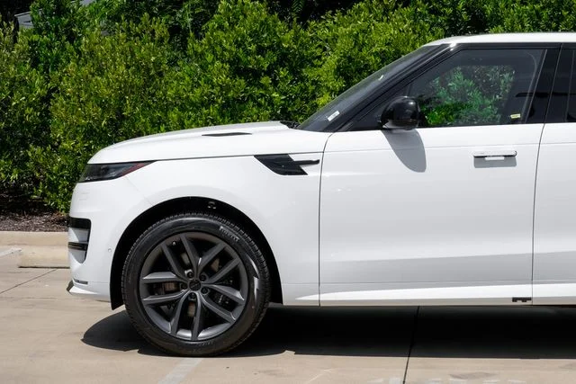 New 2026 Fuji White Land Rover Dynamic SE image 13