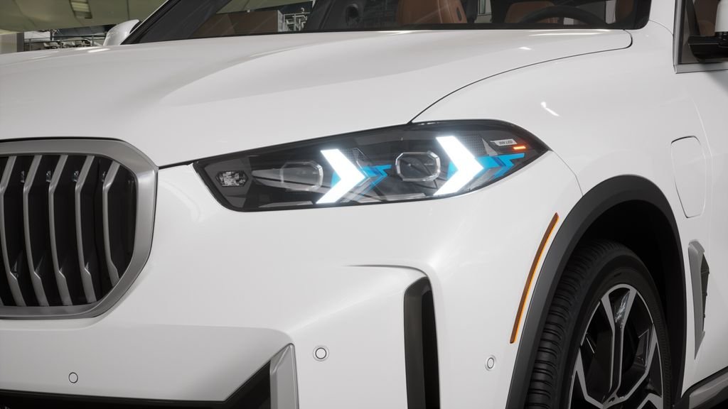 Used 2026 Mineral White Metallic BMW xDrive50e image 20