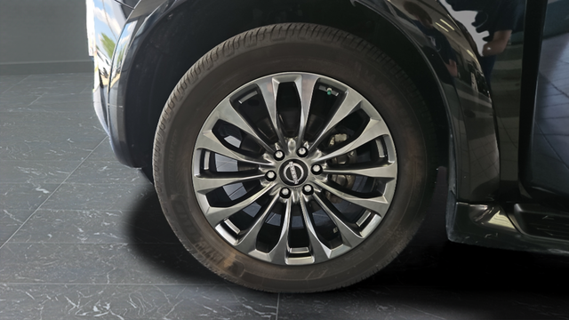 Used 2022 Super Black Nissan Platinum image 31
