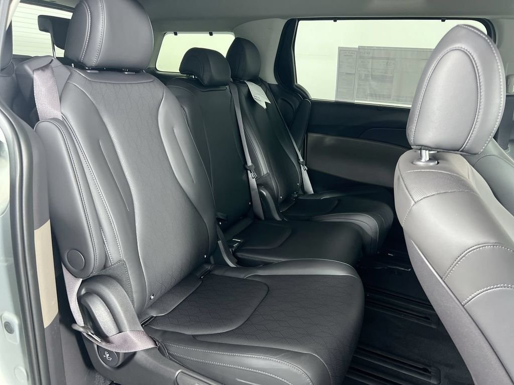 Certified Used 2026 White Kia EX image 26