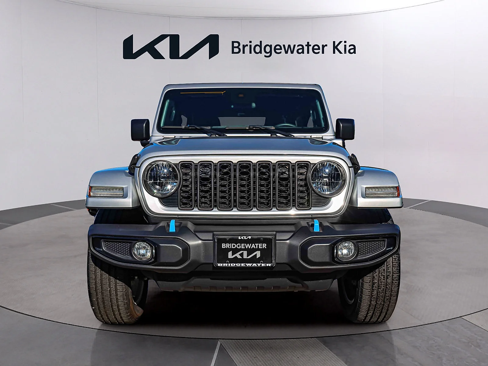 Used 2024 Silver Zynith Clearcoat Jeep Sport S image 2